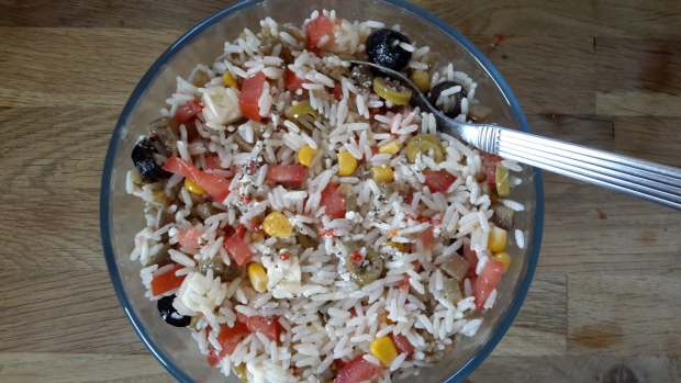 image de la recette Salade de riz aux aubergines, fêta et olives