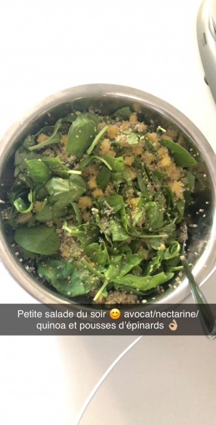 image de la recette Salade de quinoa à la nectarine, avocat et pousses d'epinards