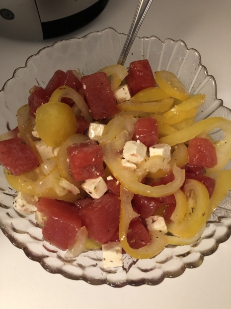 image de la recette Salade de tomates jaunes, pastèque et feta