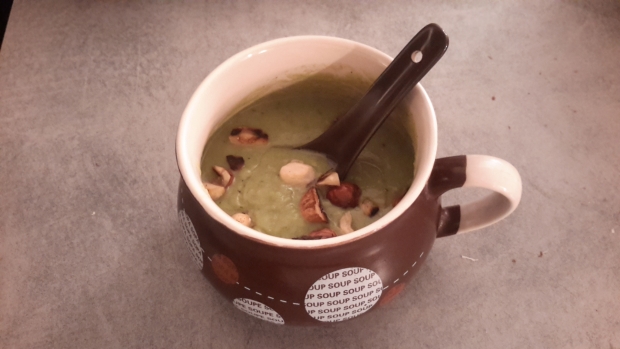image de la recette Soupe de brocolis noisettes