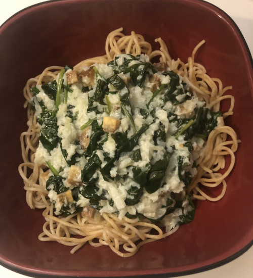 image de la recette Spaghettis aux épinards à la crème et au tofu fumé