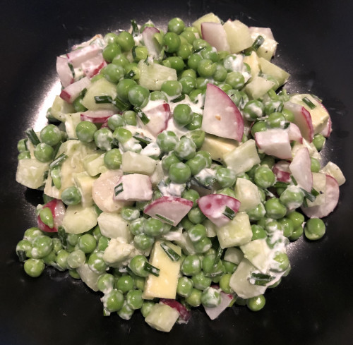 image de la recette Salade de petits pois aux radis, concombre et avocat