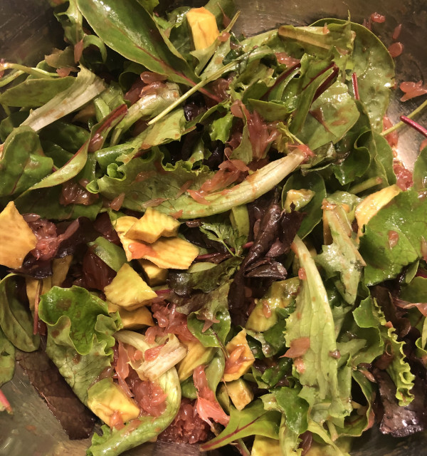 image de la recette Salade de mesclun au pamplemousse et avocat