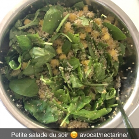 image de la recette Salade de quinoa à la nectarine, avocat et pousses d'epinards