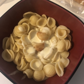 image de la recette Orecchiettes à la crème d'ail confit et parmesan